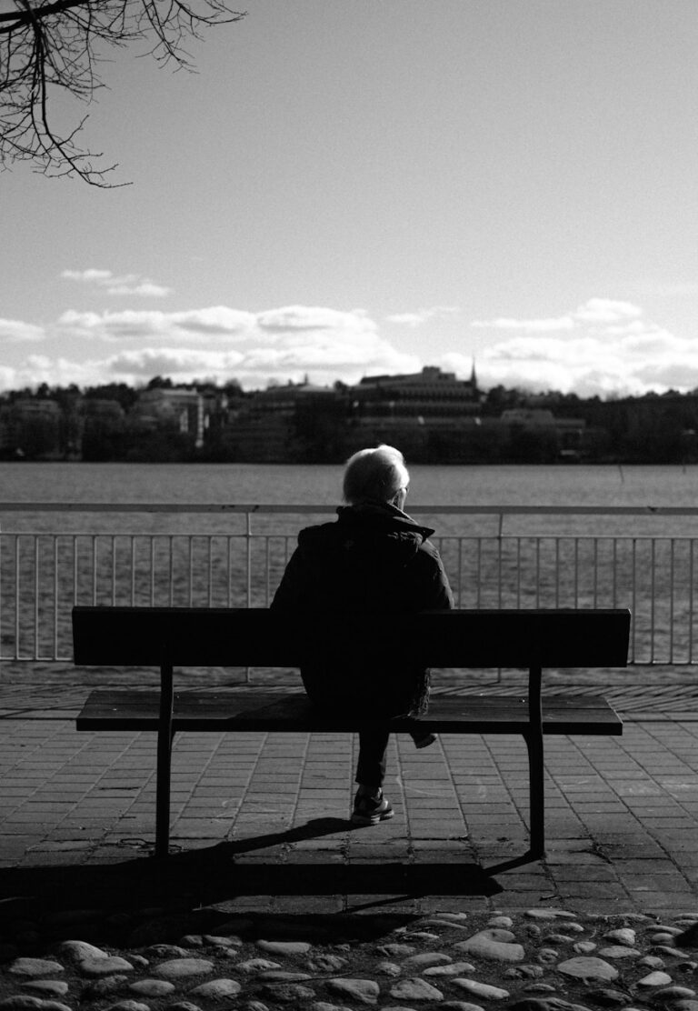 Photo "5 solutions to overcome the feeling of loneliness"