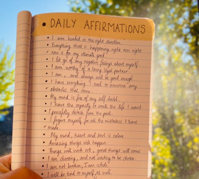 Photo "7 steps to improve your mental health through daily activities"