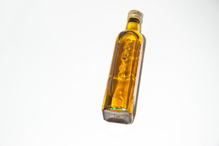 Photo Olive oil bottle